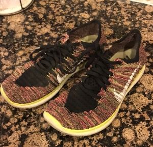 Nike flyknit free runs.